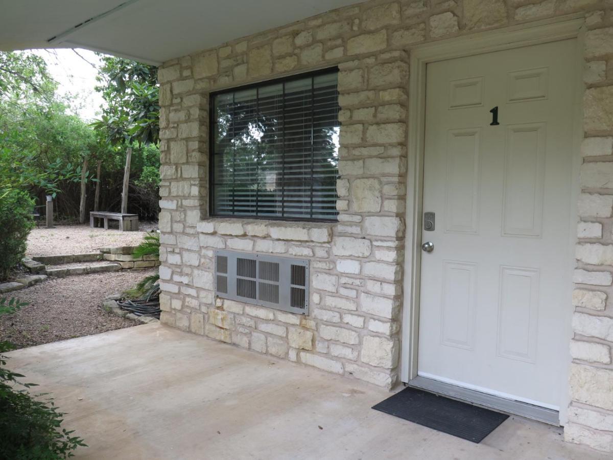 Wimberley Inn & Bar Экстерьер фото