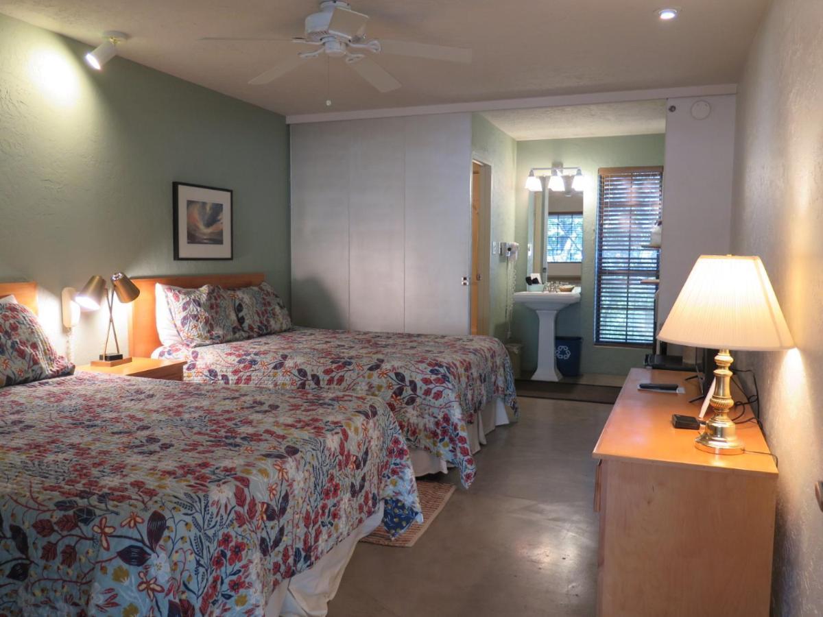 Wimberley Inn & Bar Экстерьер фото
