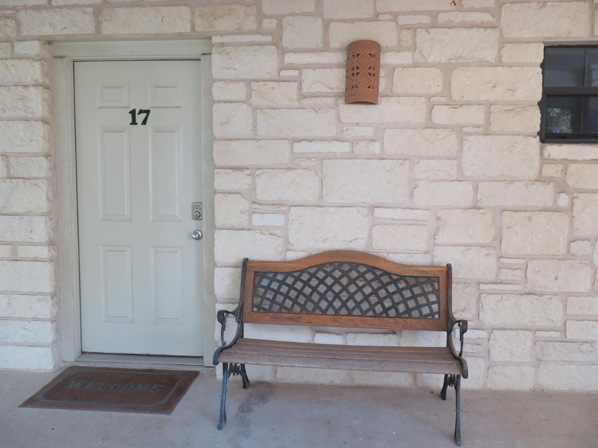 Wimberley Inn & Bar Экстерьер фото
