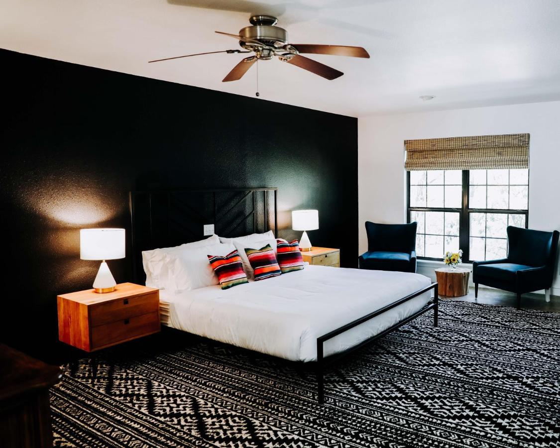 Wimberley Inn & Bar Экстерьер фото